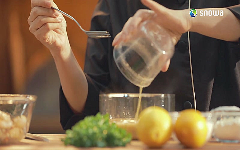 Кухня Сноуа - креветки с лимонным и петрушковым соусом.