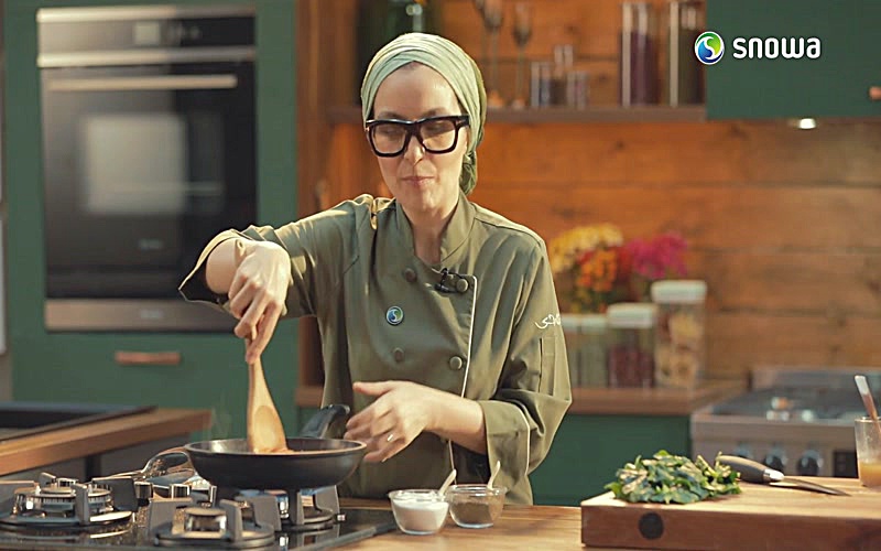 Кухня Сноу - филе рыбы с томатным соусом и шпинатом