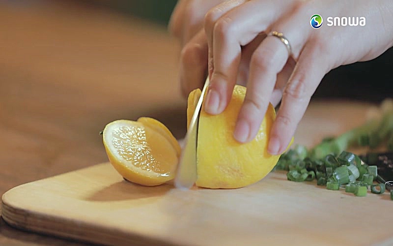 Кухня Сноуа - тарелка с крепом и скрэмблом.