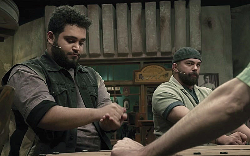 Guess Which Hand 2 S01E06