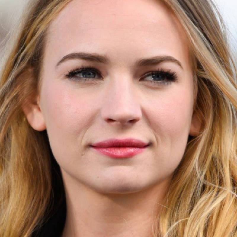 Britt Robertson