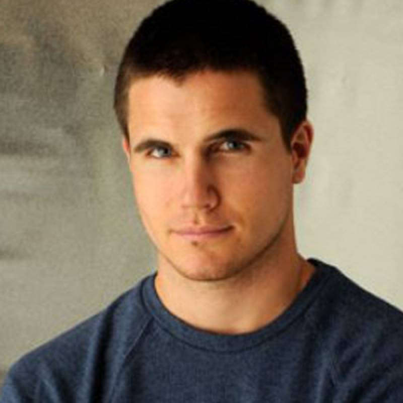 Robbie Amell