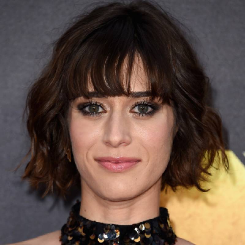 Lizzy Caplan